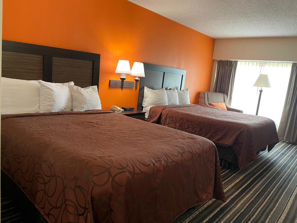 Crossroads Hotel And Huron Event Center Экстерьер фото