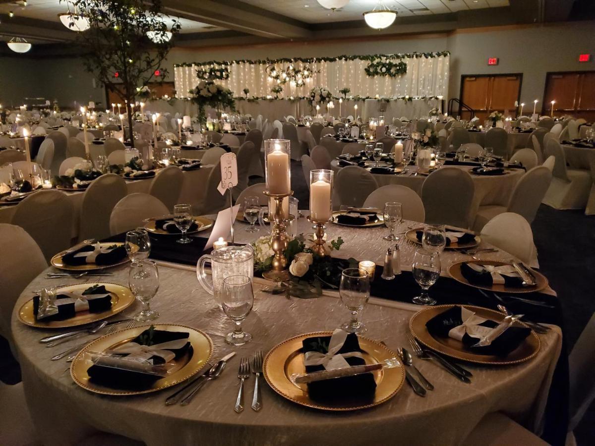 Crossroads Hotel And Huron Event Center Экстерьер фото