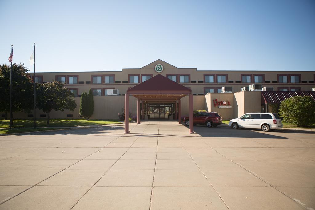 Crossroads Hotel And Huron Event Center Экстерьер фото