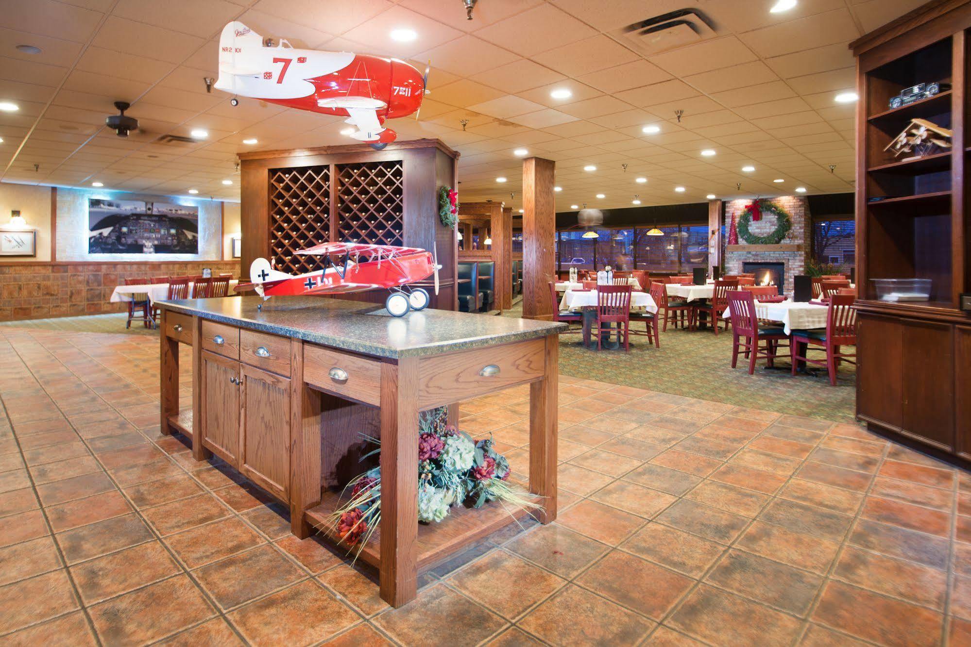 Crossroads Hotel And Huron Event Center Экстерьер фото